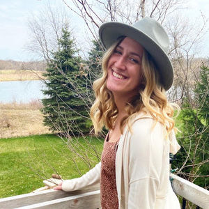 Meet your Posher, Olivia